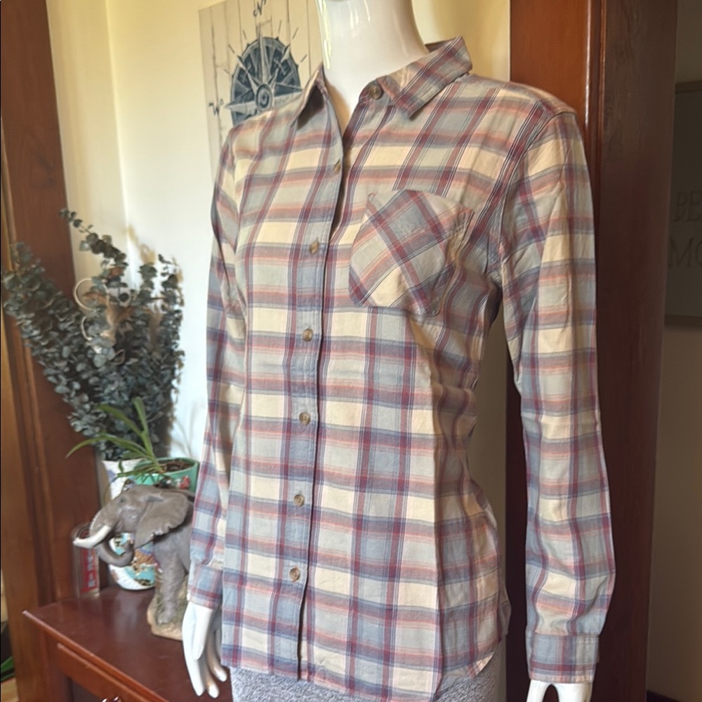 NWT Eddie Bauer size small cotton Plaid Button-Up Shirt